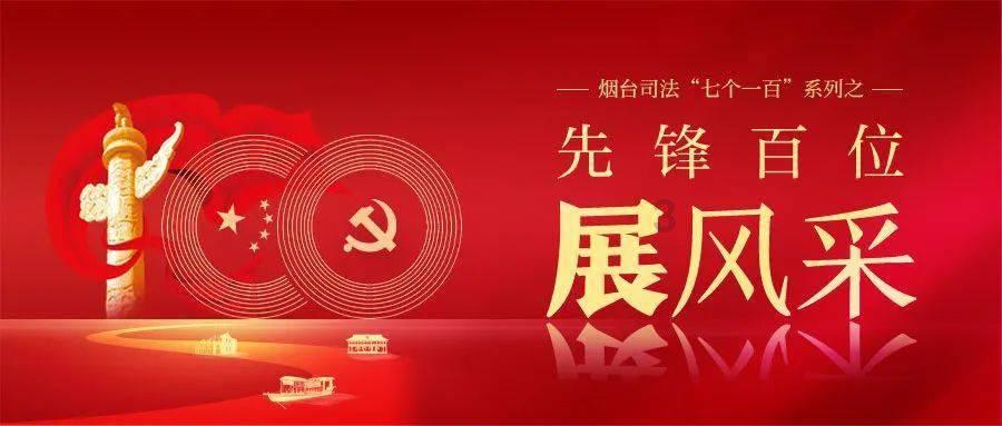 爸爸抱娃走路险摔倒 还好及时把娃撤回!“啥事没有还冲我乐”